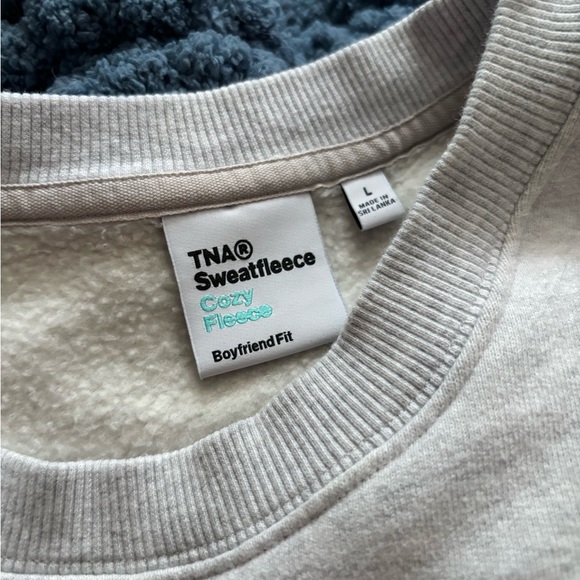 ARITZIA BOYFRIEND FIT SWEATSHIRT - Picture 2 of 2